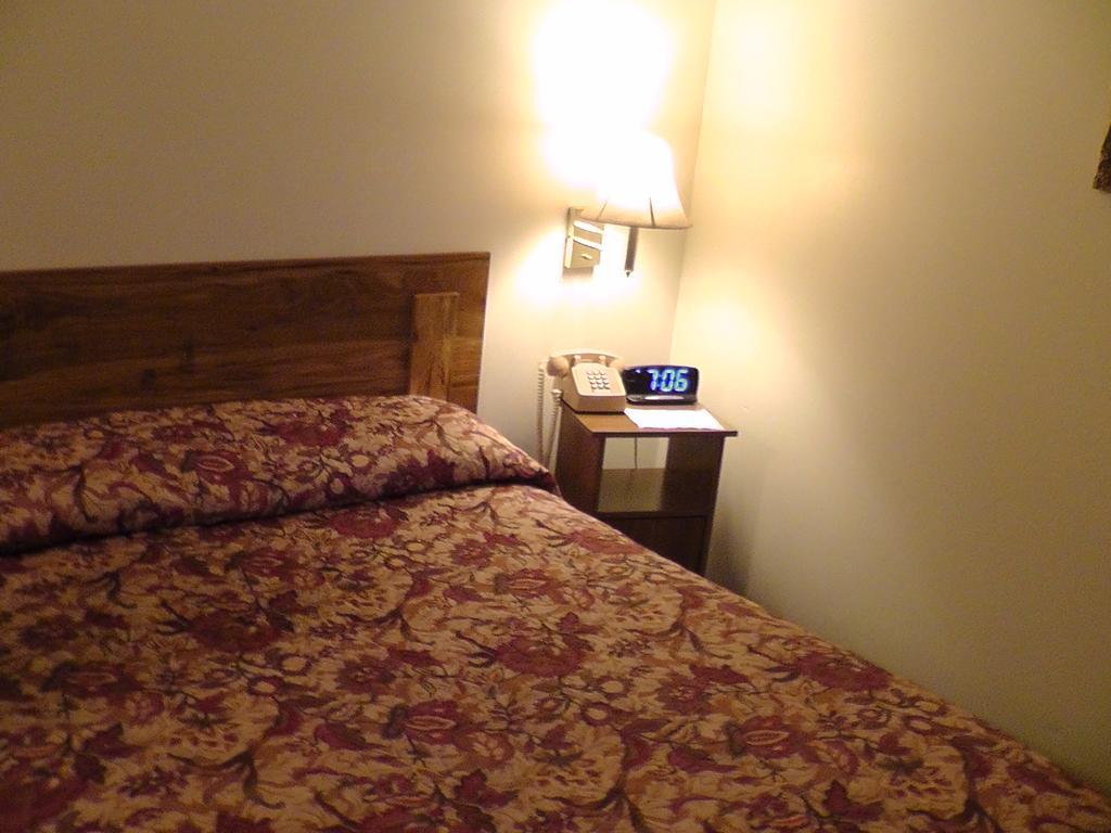 Motel 95 & Campground Hixton 외부 사진