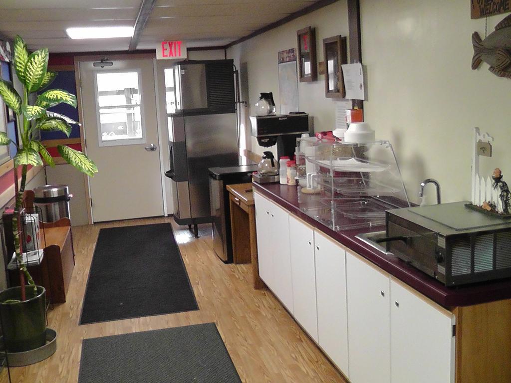 Motel 95 & Campground Hixton 외부 사진