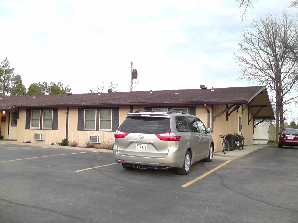 Motel 95 & Campground Hixton 외부 사진